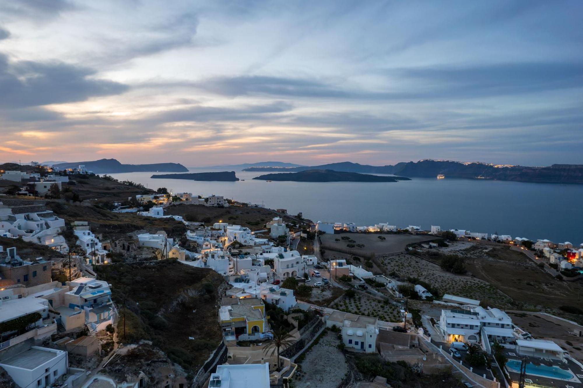 Santorita Suites Akrotírion エクステリア 写真