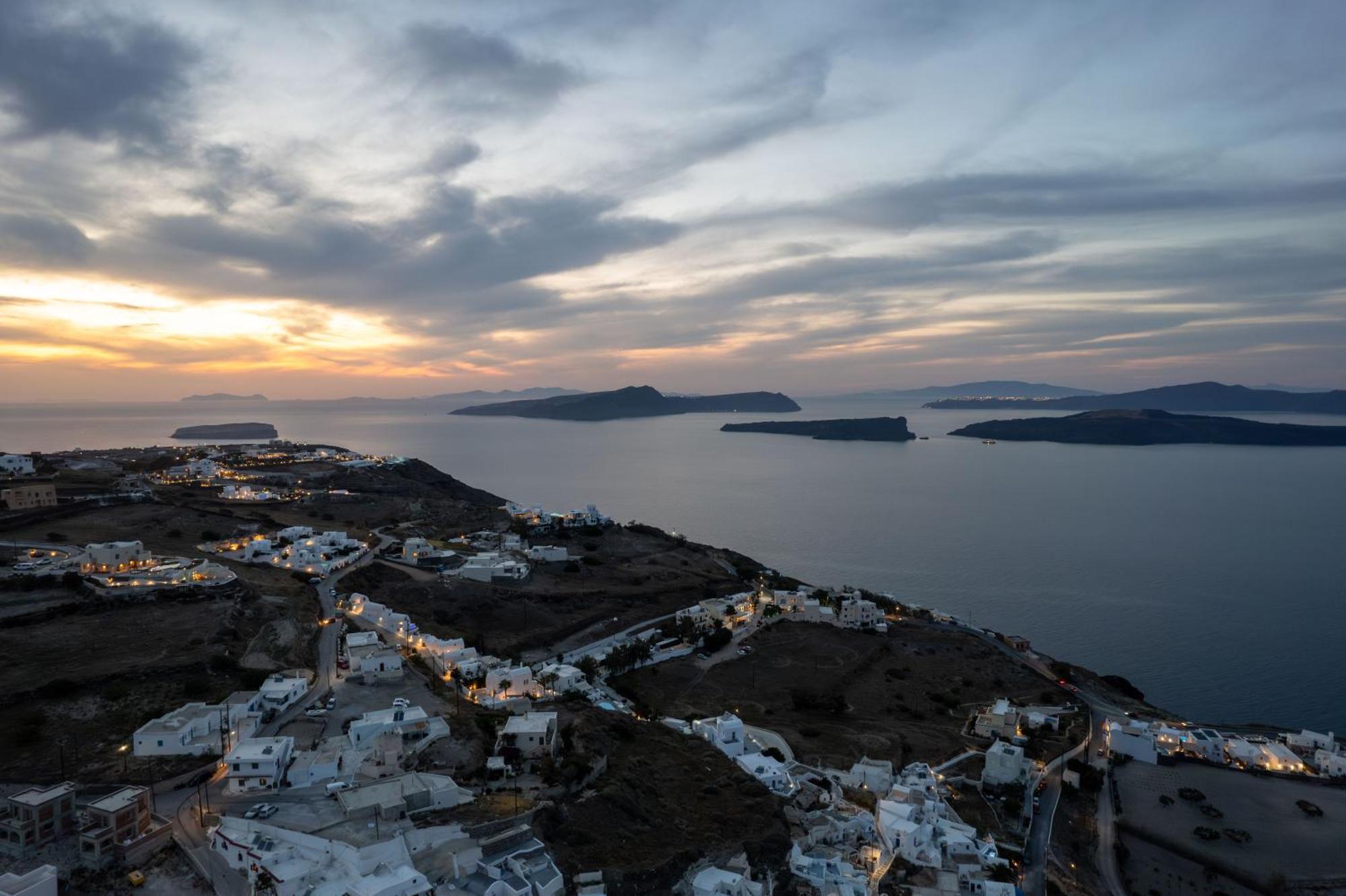 Santorita Suites Akrotírion エクステリア 写真